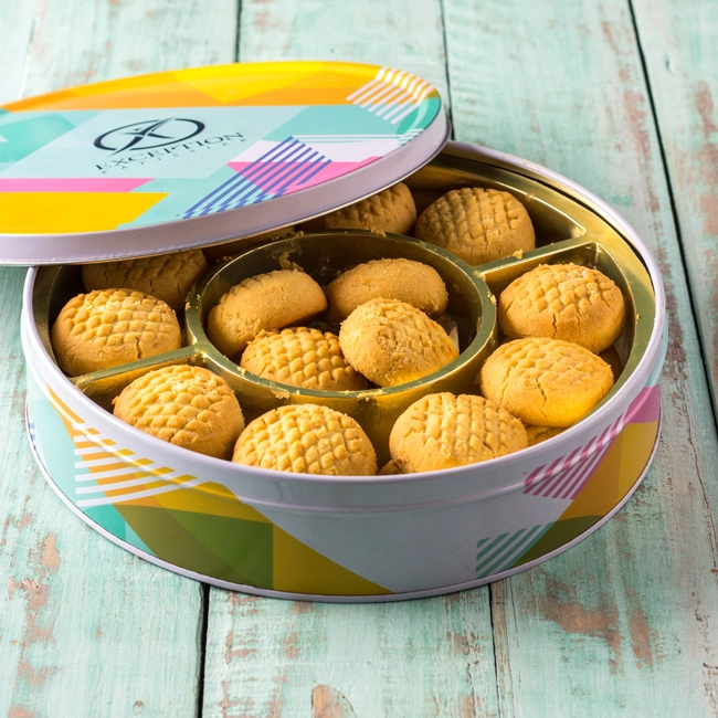 Mixed cakes - round metal box - Exception Pastry - Egypt 